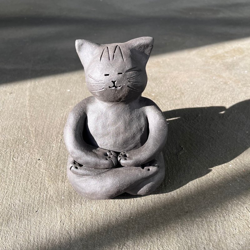 打坐靜心の貓貓 / 陶偶 / 貓擺件 - 擺飾/家飾品 - 陶 黑色