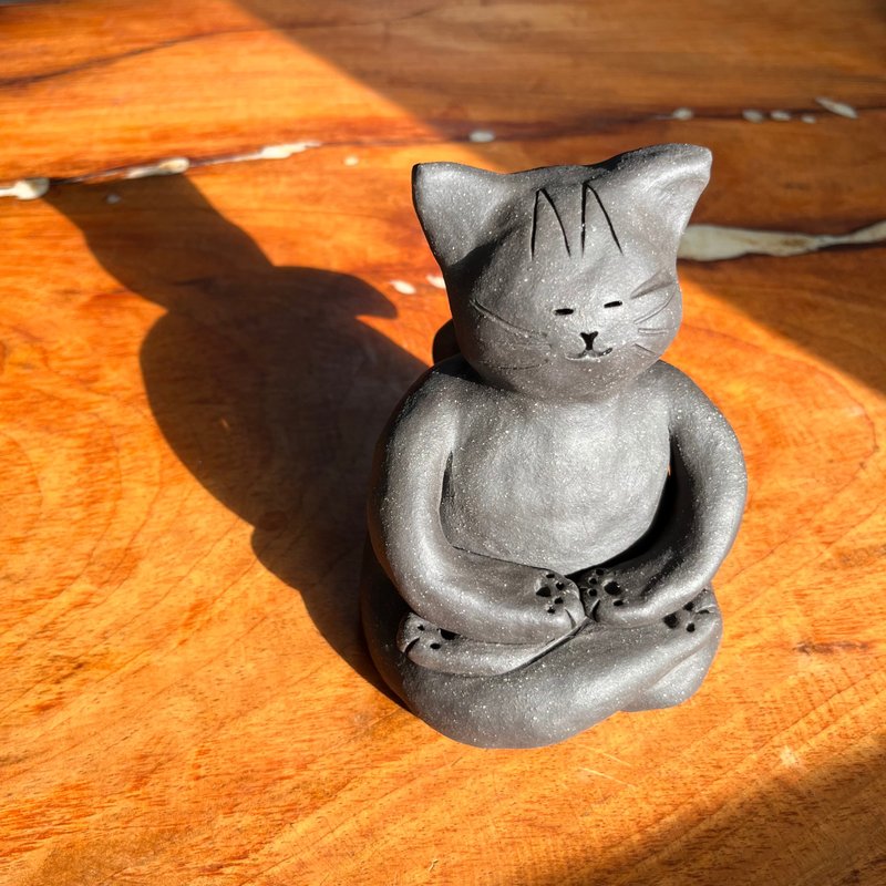 打坐靜心の貓貓 / 陶偶 / 貓擺件 - 擺飾/家飾品 - 陶 黑色