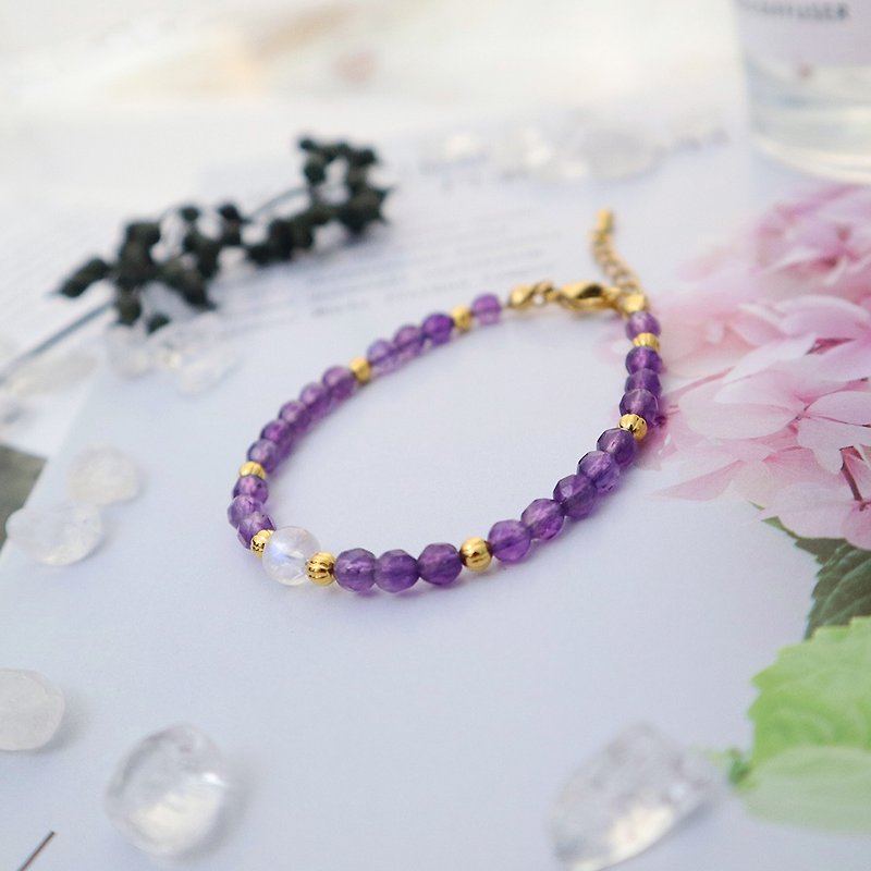 [Wisdom and rationality / has noble popularity] Moonstone- Bronze Buckle Bracelet - Bracelets - Crystal Purple