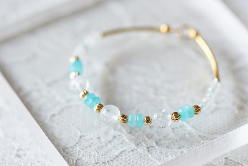 Brighting。 Aquamarine Amazonite 14k Gold Plated Bracelet - สร้อยข้อมือ - คริสตัล สีน้ำเงิน
