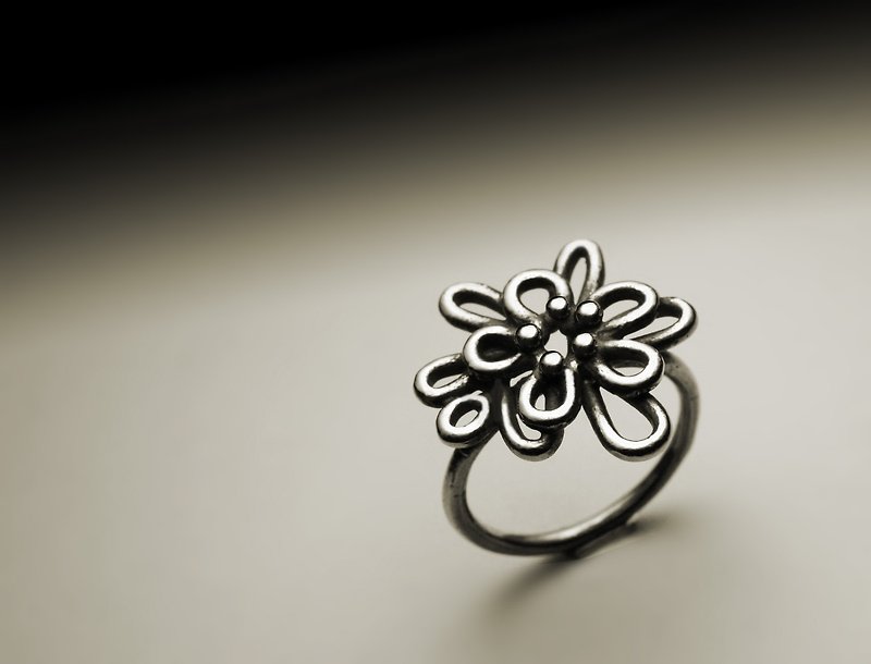 Abstract line flower ring - แหวนทั่วไป - โลหะ สีเงิน