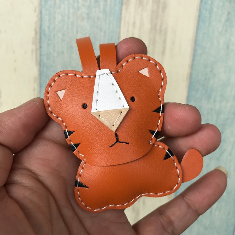 Healing small object orange cute tiger hand-sewn leather charm small size - พวงกุญแจ - หนังแท้ สีส้ม