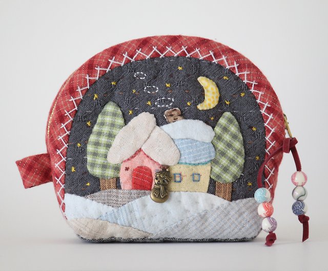 Mini Change Purse With Embroidery, Mini Coin Bag With Houses Appliqués -  Shop BeePatchwork Coin Purses - Pinkoi