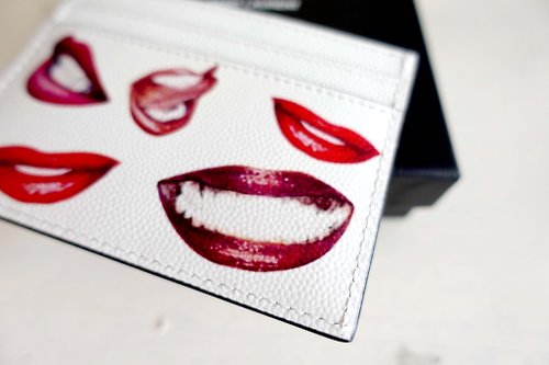New red word metal buckle YSL SAINT LAURENT white red lips double-sided  pattern card holder card holder - Shop Mr.Travel Genius Antique shop ID &  Badge Holders - Pinkoi