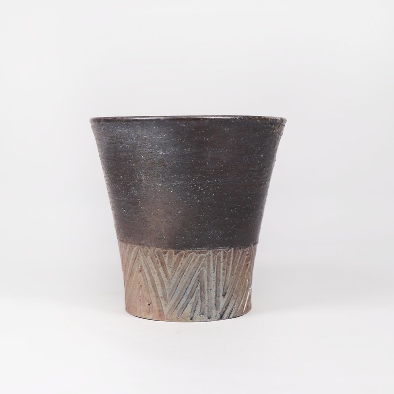 明芽窯 l 柴燒烏金雙色刻紋茶杯猪口杯 - 茶壺/茶杯/茶具 - 陶 黑色