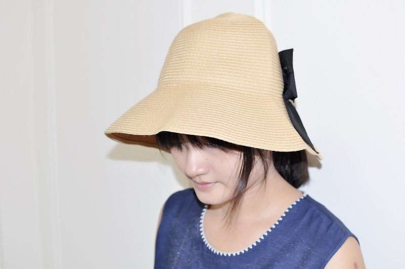 Flat 135 X Taiwan designer bowknot straw hat roll-up storage owl embellished with blue, red and black - หมวก - เส้นใยสังเคราะห์ สีแดง