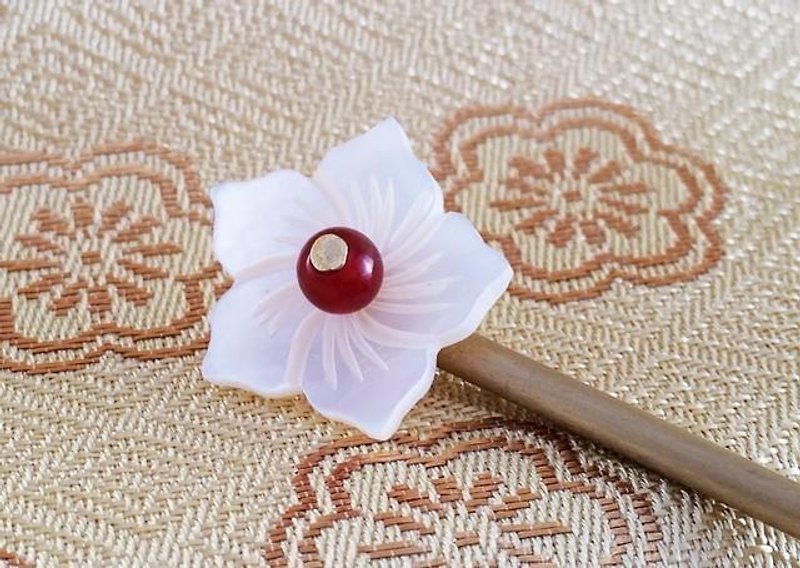 ◇ Snow flower ◇ Pearl shell Red agate brass hairpin - Other - Other Metals White
