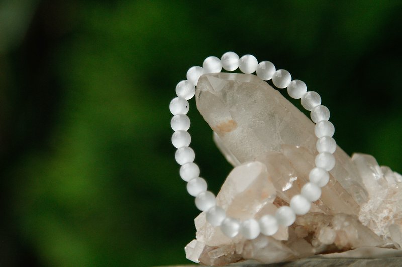 【Series of Bracele】6mm White Cats eye stone bracelet - สร้อยข้อมือ - เครื่องเพชรพลอย หลากหลายสี