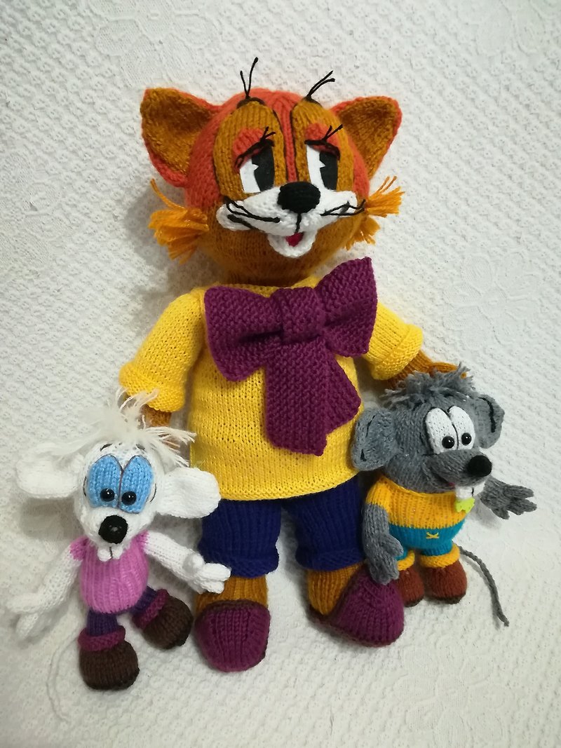 Handmade knitted toys. A good-natured cat and cunning mice. Stuffed toys - ตุ๊กตา - ขนแกะ สีทอง