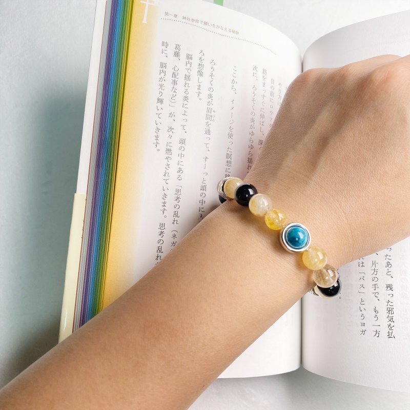 Hair crystal black hair crystal golden luck natural crystal Japanese handmade gift energy Stone bracelet - สร้อยข้อมือ - คริสตัล สีน้ำเงิน