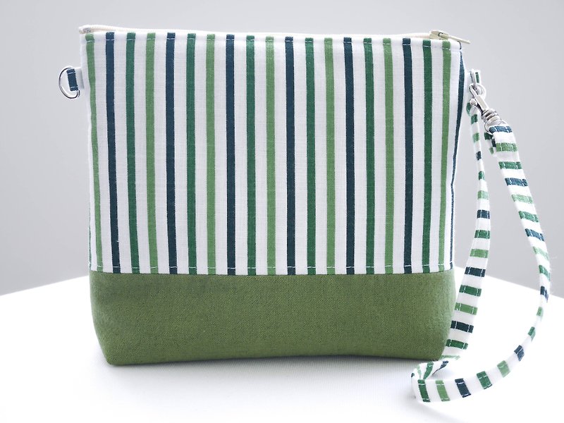 [Green stripes hit the color zipper bag] - กระเป๋าเครื่องสำอาง - ผ้าฝ้าย/ผ้าลินิน สีเขียว