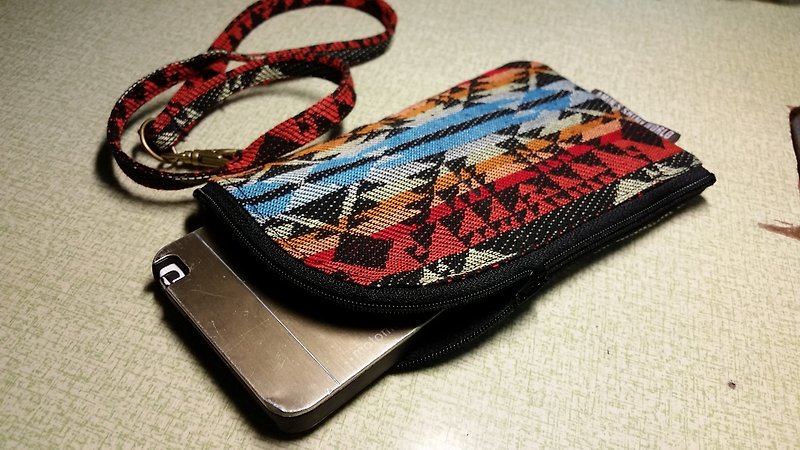 AMIN'S SHINY WORLD 手工客製民族風頸掛手機小物包(賣場布料皆可客製喔) - 銀包 - 其他材質 