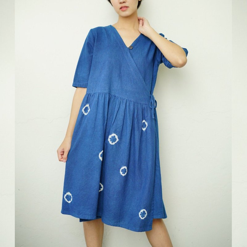 Indigo Tie Dye Wrap Knotted Dress - 洋裝/連身裙 - 棉．麻 藍色