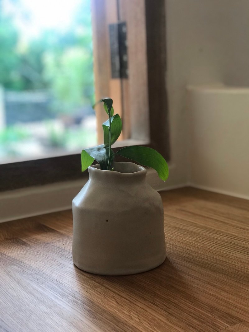 Imperfection vase - Small - 花瓶/花器 - 陶 白色