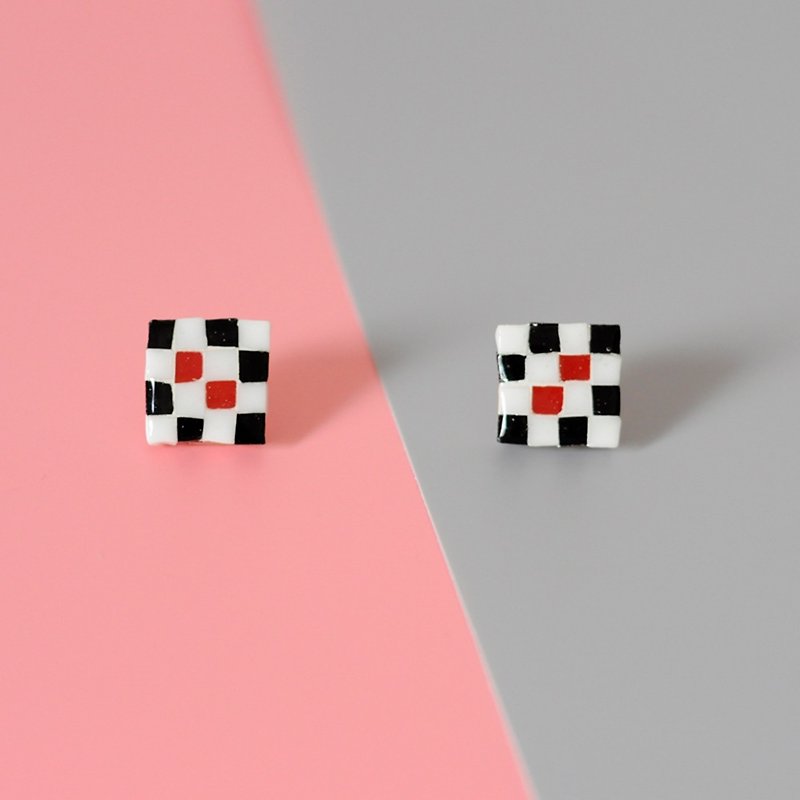 Stained glass mosaic ear studs/ear clip a pair of original design handmade square black and white pattern - ต่างหู - แก้ว 