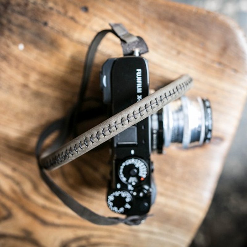 ハンドステッチ加工 本革レザーカメラネックストラップ / 墨黒 - 相機背帶 - 真皮 黑色