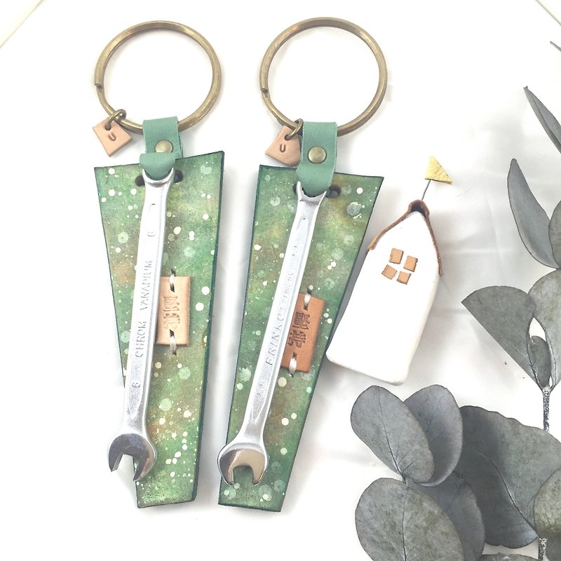 A pair of wrench | leather keychains - Perseverance - Meadow color - ที่ห้อยกุญแจ - หนังแท้ สีเขียว
