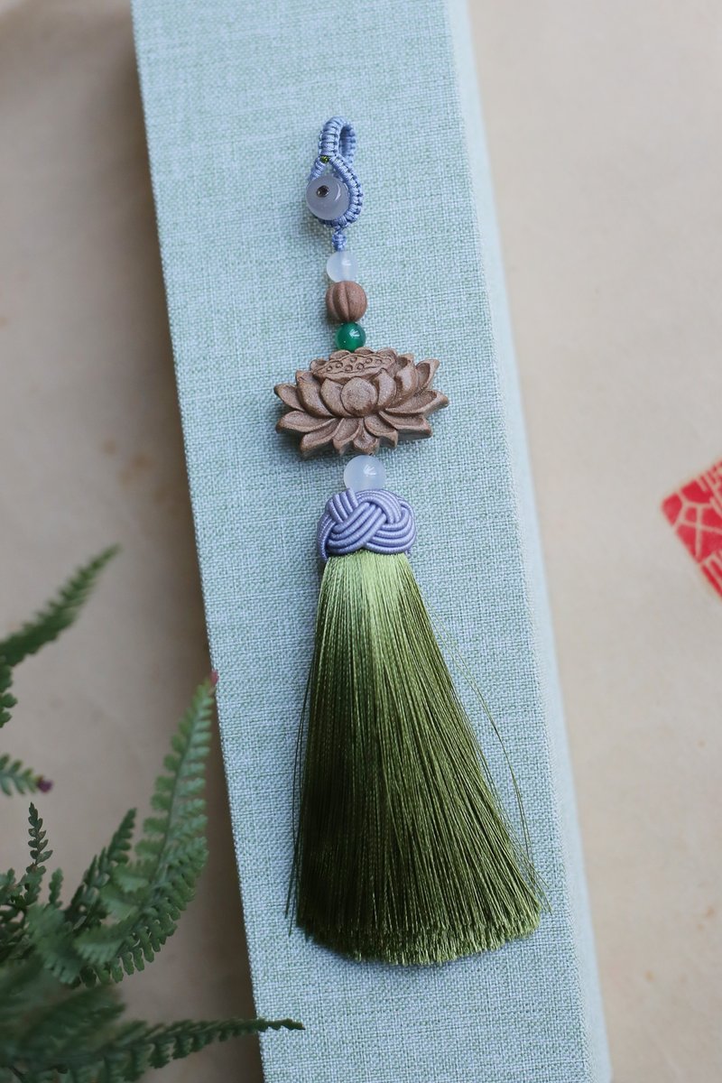 壹染指香品 | 天然合香 蓮花 長流蘇 掛飾 | 一物一圖 贈禮佳品 - 吊飾/掛飾 - 植物．花 灰色