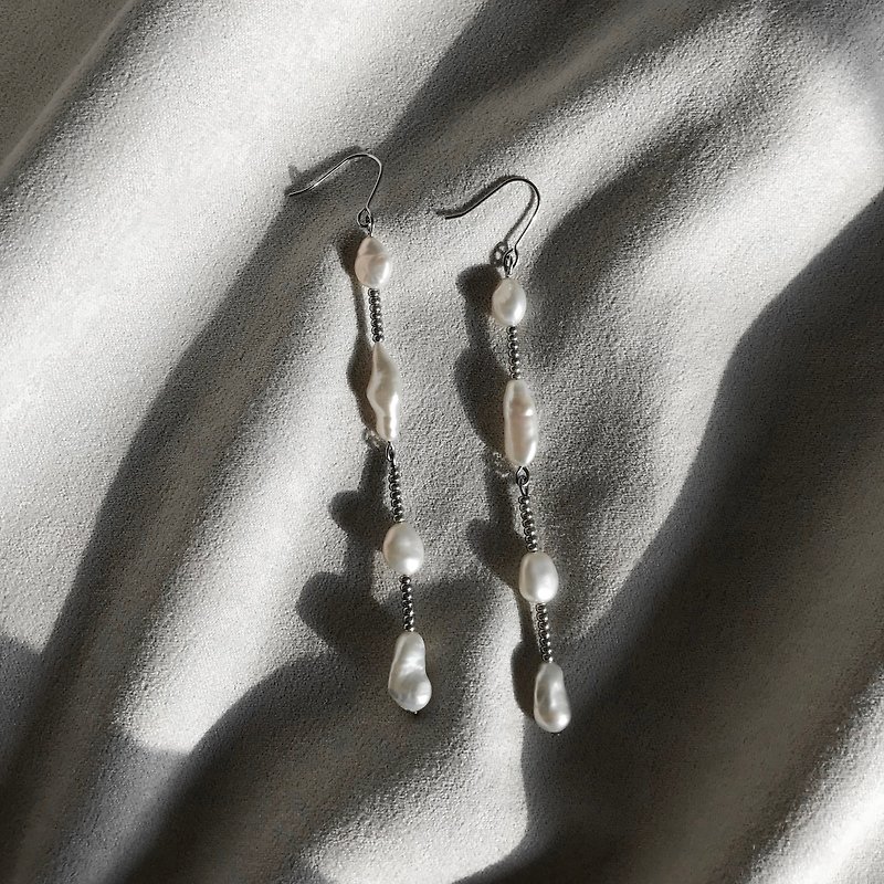 Mermaid pearl long earrings - ต่างหู - ไข่มุก ขาว