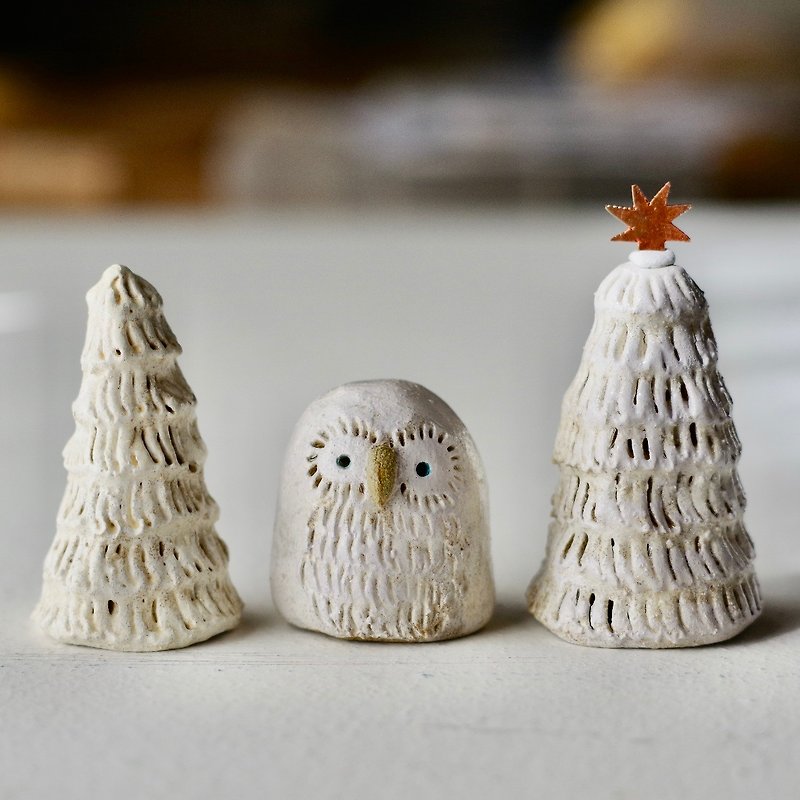 森のふくろうのクリスマス - 置物 - 陶器 ホワイト