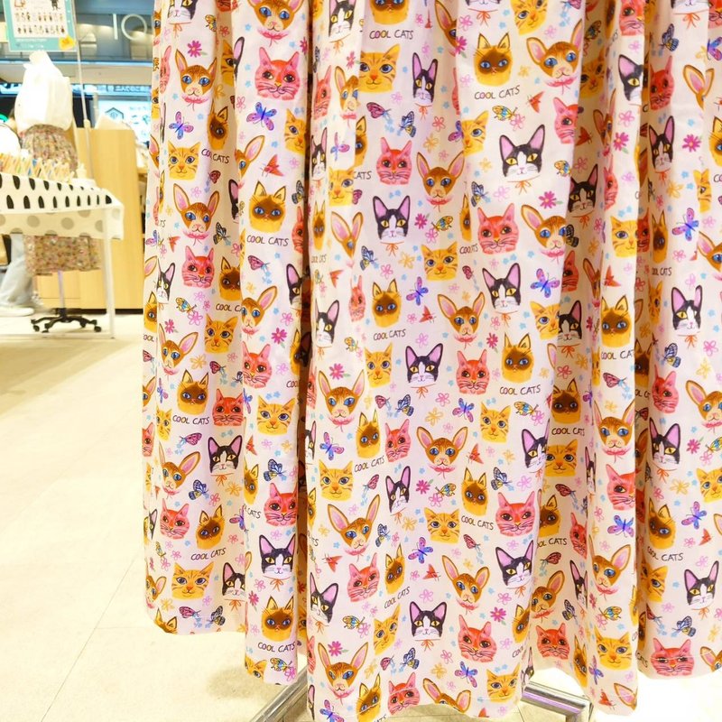 【受注制作】Cats and Butterfly Flowers skirt Whit/ Free size / USA  fabric / ねこ 猫  日本製 - 裙子/長裙 - 棉．麻 白色