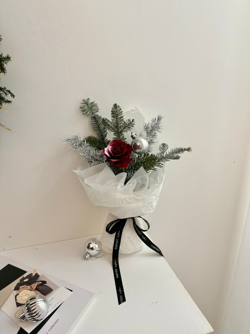 [Free shipping for a limited time] Nobelson everlasting rose small bouquet with bag and string lights - ช่อดอกไม้แห้ง - พืช/ดอกไม้ ขาว