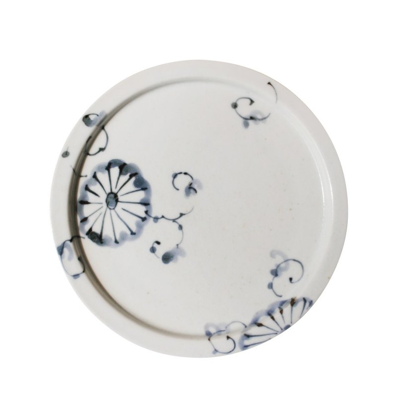 Arita Kiln | Shingo Oka supervised the production of flat plate - chrysanthemum painting - Plates & Trays - Porcelain 