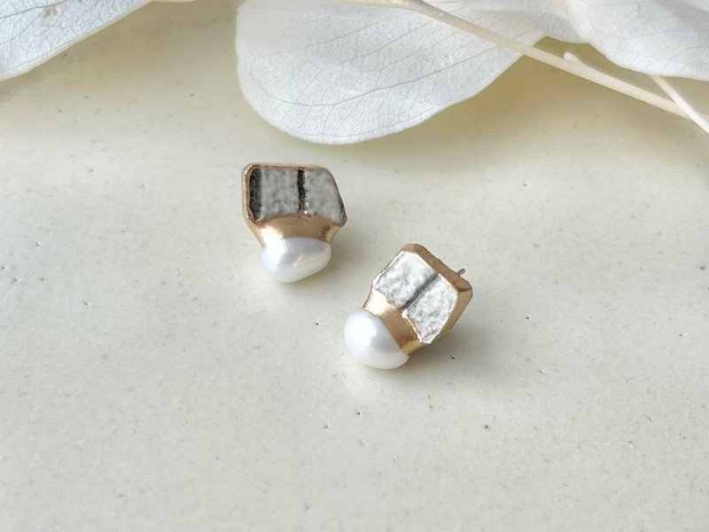 唐津焼　金継ぎ　サージカルステンレスピアス　グレー 　淡水パール　天然石　伝統工芸　No.160 - 耳環/耳夾/耳骨夾 - 陶 灰色