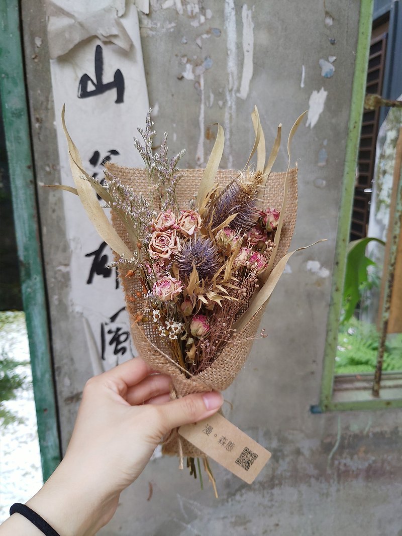 Diffuse Bouquet Dry Flower Graduation Bouquet Linen Packaging - ช่อดอกไม้แห้ง - พืช/ดอกไม้ หลากหลายสี