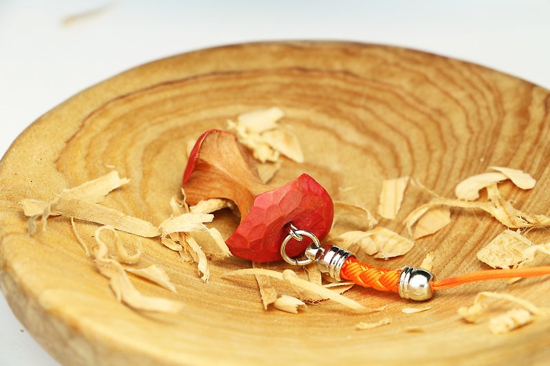 木製喫蘋果吊飾(奢華款)--木刻--純手工--手作【可選色】 - 吊飾 - 木頭 紅色