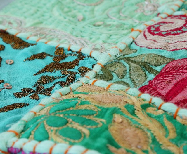 先行予約】インド製エスニック刺繍タッセルトートバッグ 先行予約】インド製エスニック刺繍タッセルトートバッグ