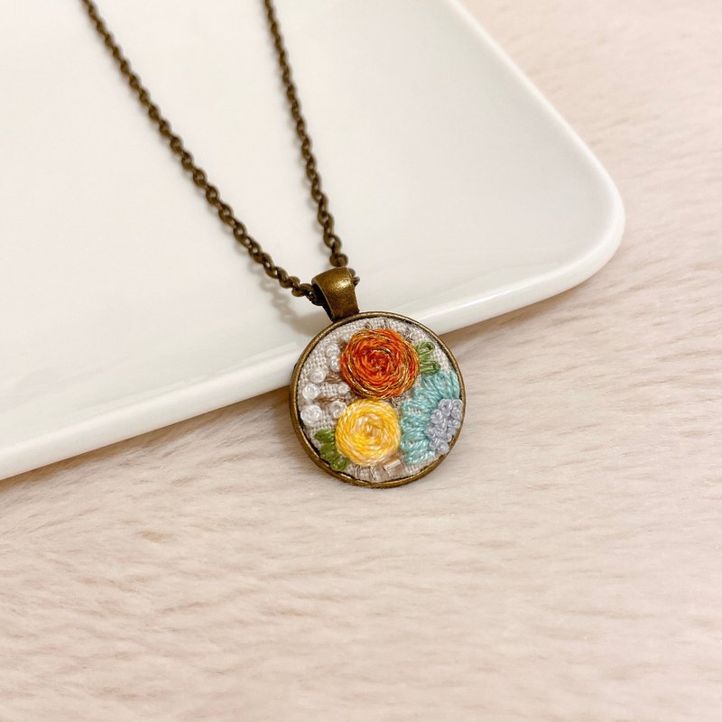 【Rosy rosy 2】Handmade Necklace - Necklaces - Other Metals Multicolor