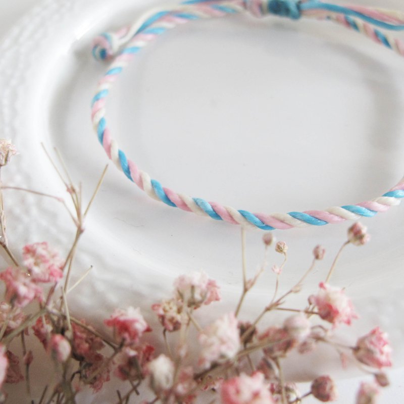 囡仔仔[Handmade] Marshmallow × Wax rope bracelet pink white pink - สร้อยข้อมือ - เส้นใยสังเคราะห์ สึชมพู