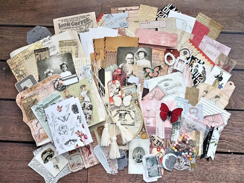 Large junk journal kit for sale DIY kit Ephemera paper kit Available 105+ pieces - 筆記本/手帳 - 紙 白色