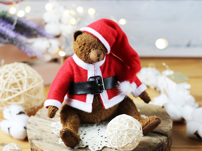 Artist Teddy bear interior toy in Santa Claus outfit, Mini bear artist teddy - 公仔模型 - 棉．麻 咖啡色