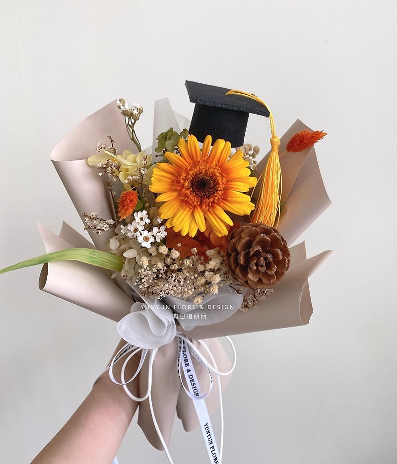 YUNYUN [Graduation Bouquet] Durable Sunflower Bouquet - ช่อดอกไม้แห้ง - พืช/ดอกไม้ สีส้ม