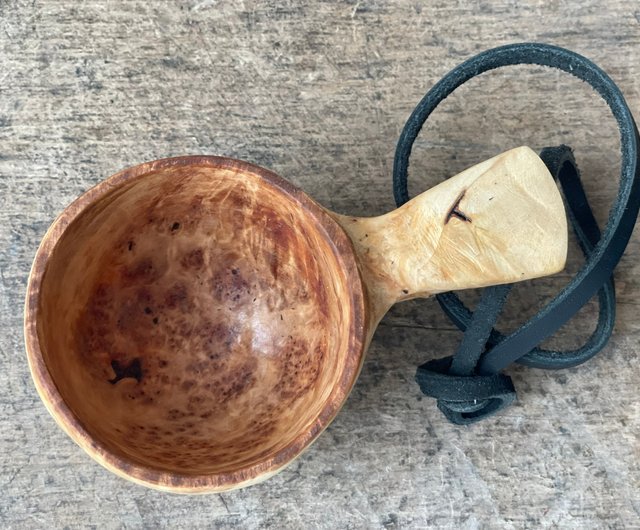 グクシ フィンランドのカップ 白樺の木目から作られたククサ