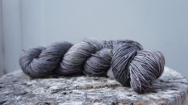 Hand dyed thread. gray black - Knitting, Embroidery, Felted Wool & Sewing - Wool 