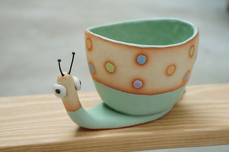 Snail pot , Snail plant pot , Handmade ceramics , pottery - 花瓶/花器 - 陶 多色