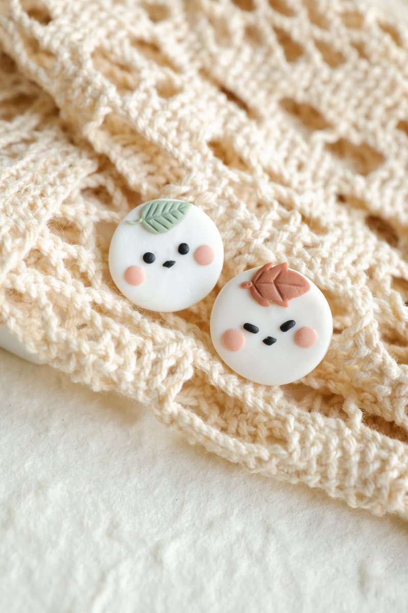 Falls and White Birds【Handmade Polymer Clay】 - Earrings & Clip-ons - Pottery White