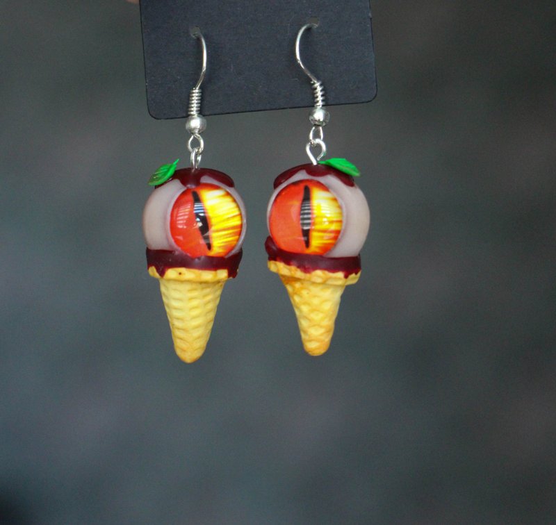 Halloween Earrings, Goth earrings, Funky earrings - 耳環/耳夾/耳骨夾 - 黏土 多色