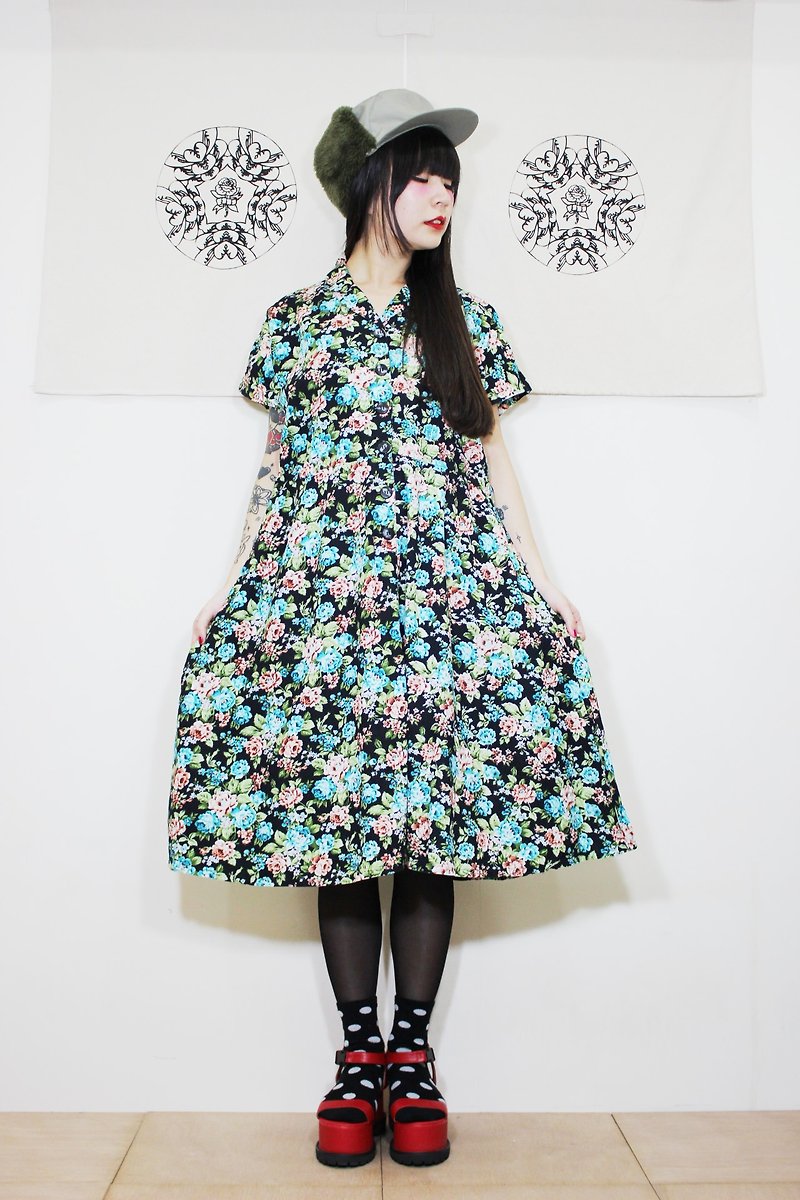 F2025 (Vintage) black with blue flowers big wave skirt short-sleeved vintage dress (wedding / picnic / party) - One Piece Dresses - Other Materials Black