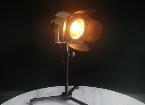 老時光OLD-TIME Vintage & Classic & Deco 【老時光 OLD-TIME】早期二手台灣製攝影投射燈造型桌燈