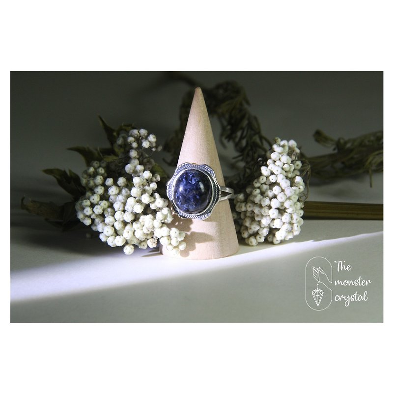 Peter stone finger (adjustable to larger and thinner circles) - General Rings - Crystal Blue