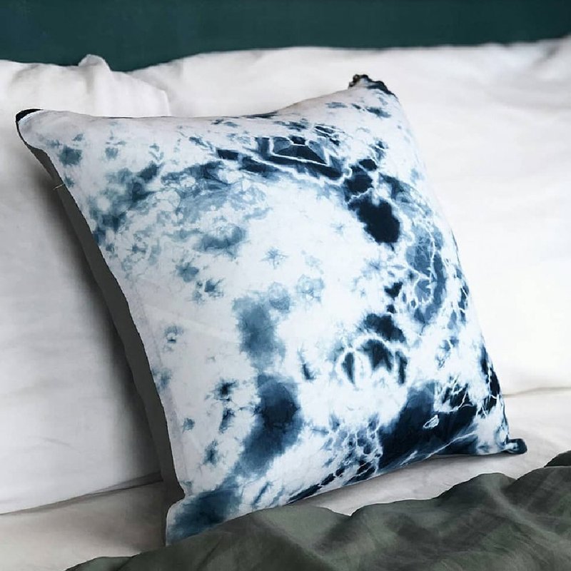 【Aizen】Ocean flow. Wave pillow - Pillows & Cushions - Cotton & Hemp White