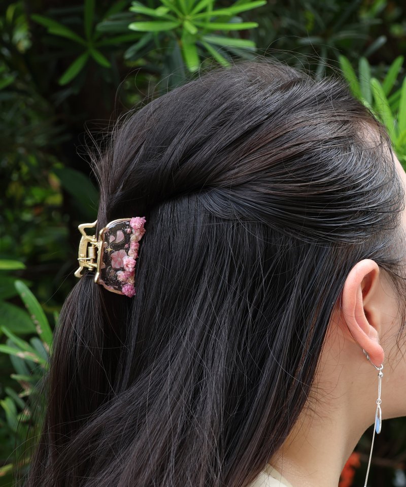 | Cat | Hair Clip Shark Clip Reversible Japanese Glue Flower Handmade Original Design Gift - เครื่องประดับผม - วัสดุอื่นๆ หลากหลายสี