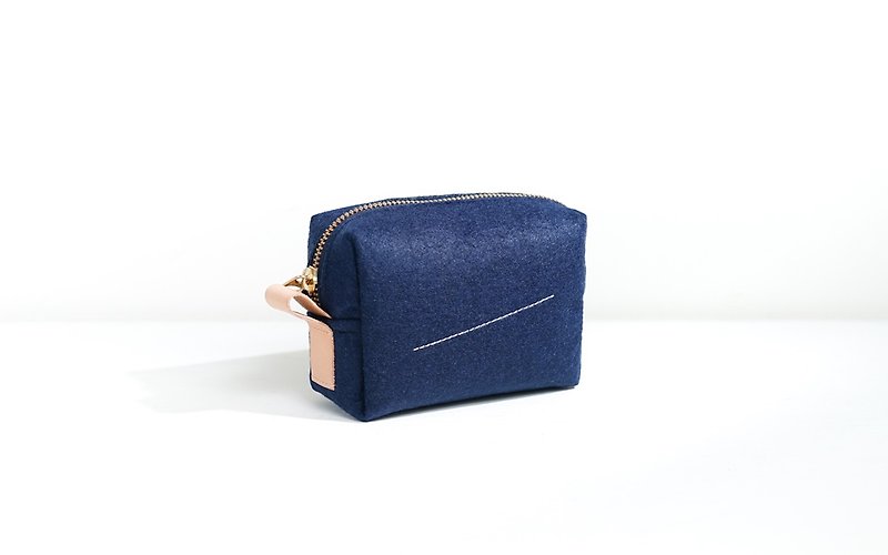 Le Yang·Eyanfort Ecfortless Chic Charger Mouse Storage / Makeup Bag - Meteorite Blue - Toiletry Bags & Pouches - Other Man-Made Fibers Blue