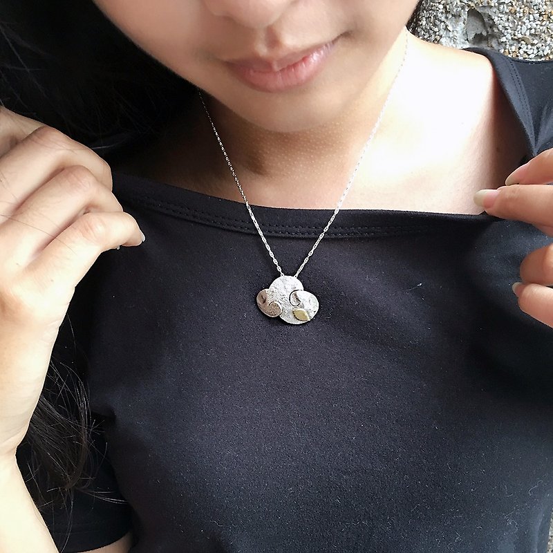 Yun Xiang (Wrinkled Gold Method) ~ The fantasy journey of a cloud, handmade poetic sterling silver pendant necklace, in happiness! - สร้อยคอ - เงิน 