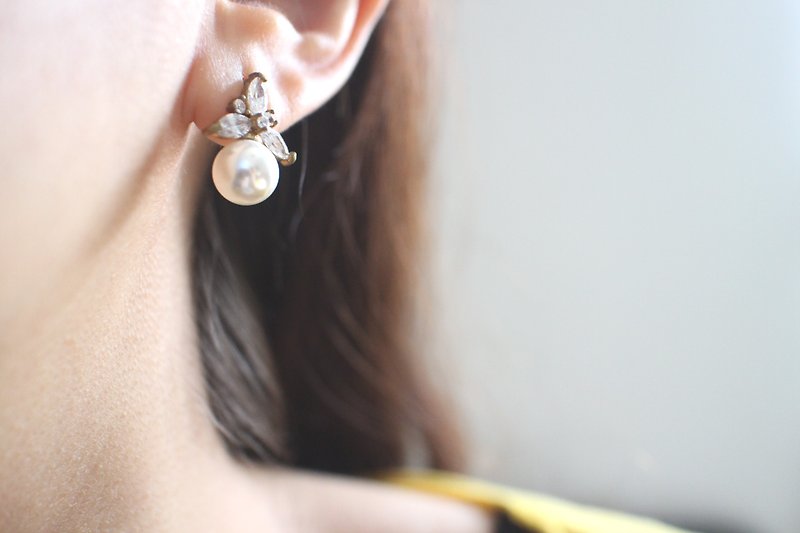 Snow white-Zircon pearl earrings - Earrings & Clip-ons - Pearl Multicolor