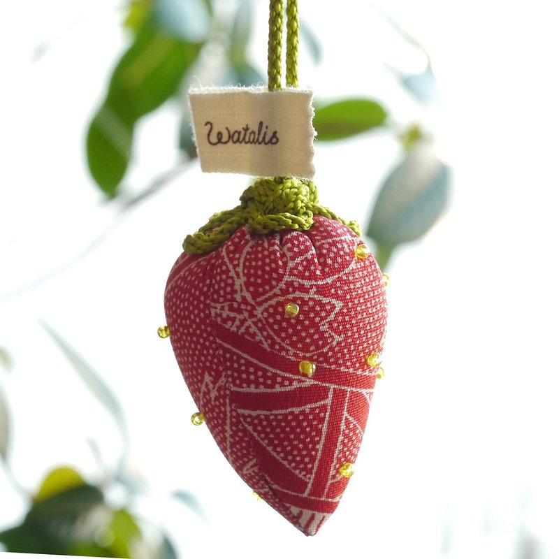 乙女のお守り　いちごストラップ　めでた尽くし　シルク - 手機掛繩/背帶 - 絲．絹 紅色